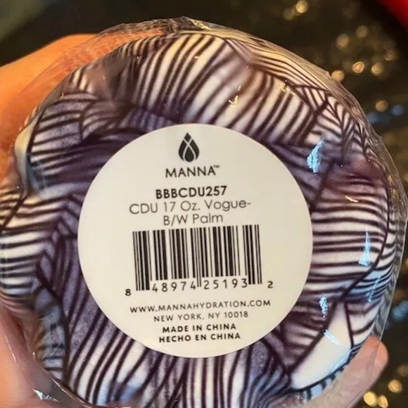 MannaVogue Stainless Steel Double Insulated Bottle - Picture 3 of 3